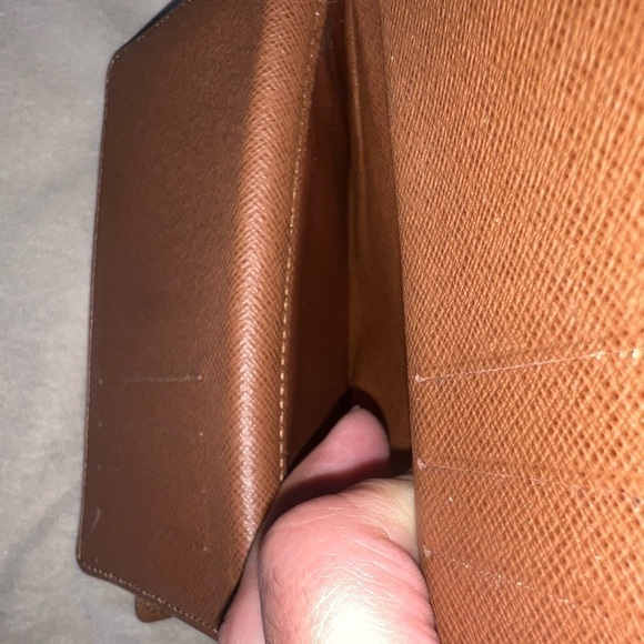 Louis Vuitton wallet with many features. - Picture 13 of 13